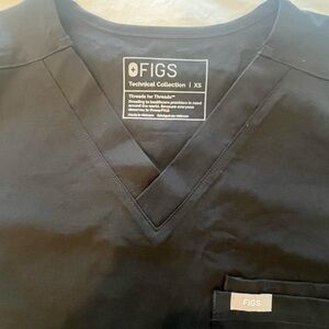Figs Men's Black V-Neck Technical Shirt